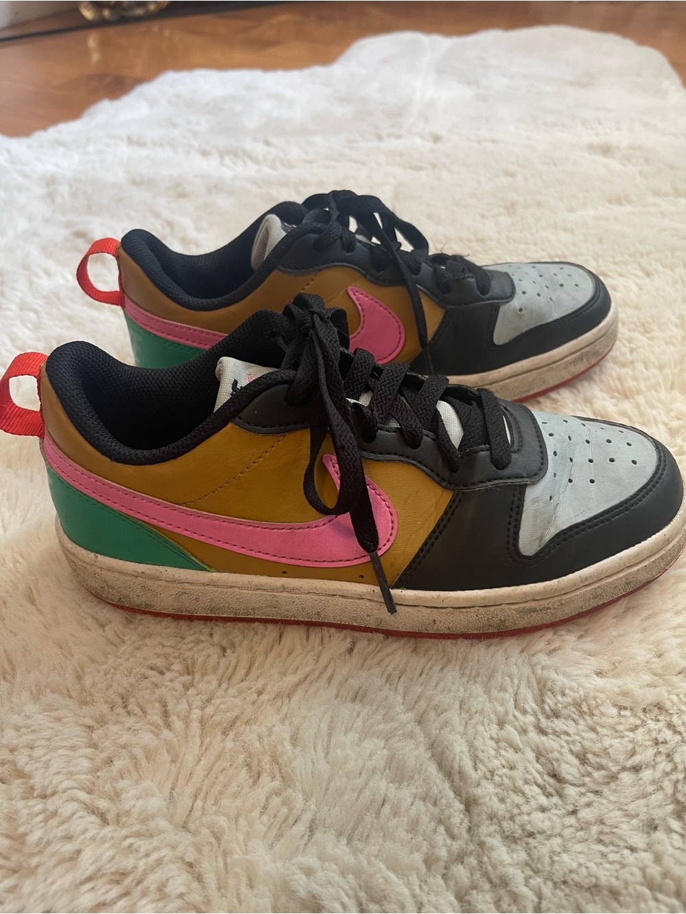 Nike Kids Low-Top Sneakers in Black, Pink, Green and Mustard